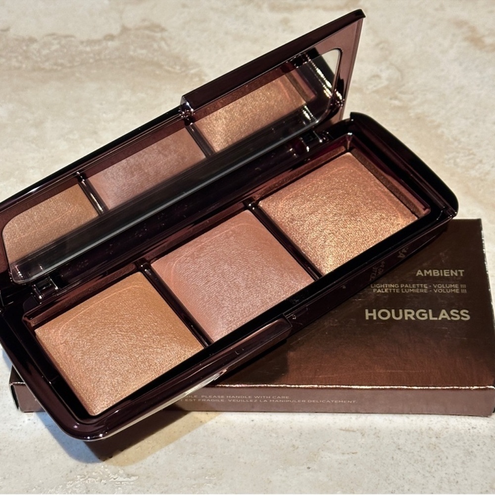 Hourglass Ambient Lighting Palette - Volume llI - Picture 4 of 8